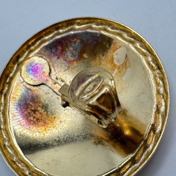 80s Swirl Enamel Round Button Earrings Black Cream Gold Clip-On Metal Retro - Picture 5 of 9